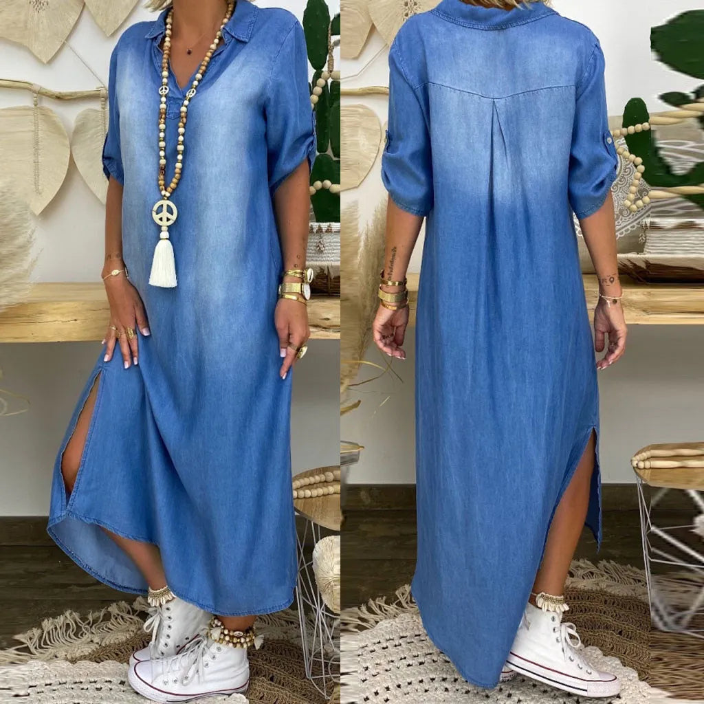 Lea | Lång klänning i jeanslook med sidospalt